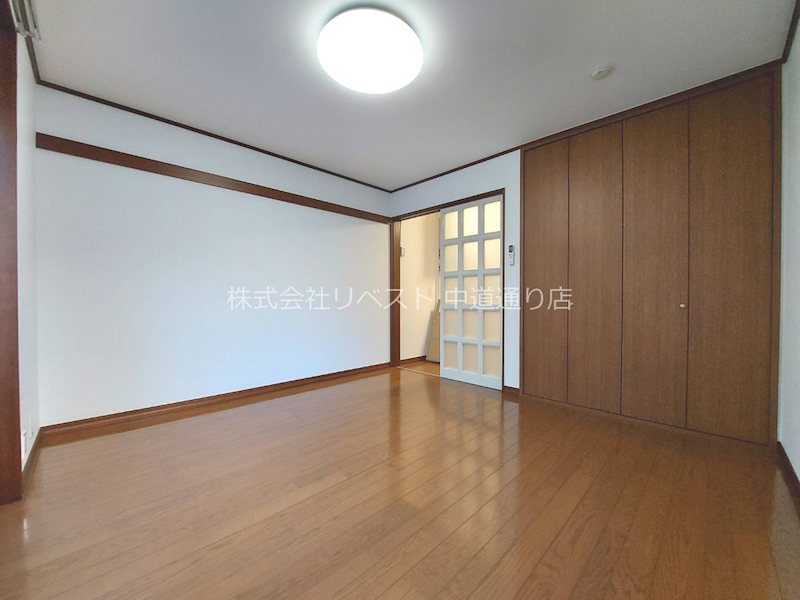 居室・リビング　※別室の写真です