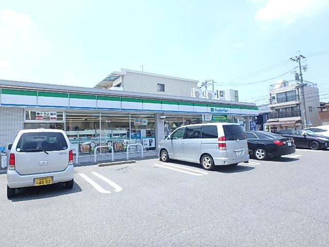 スーパー　ファミリーマート（スーパー）まで270m