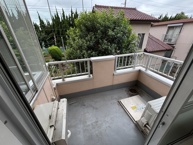 バルコニー　バルコニーからの眺めを楽しみながら食事をしませんか