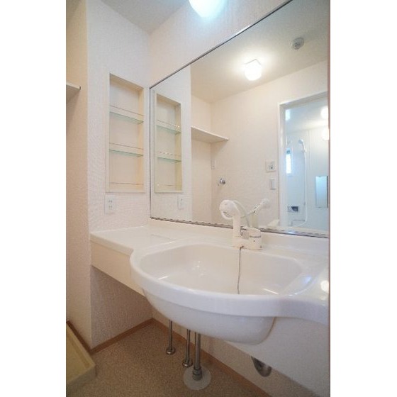 洗面設備　※同仕様、別の部屋の写真です