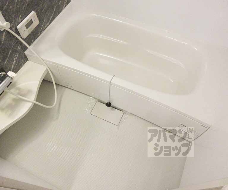 バス・シャワールーム　ゆったりと浸かれるお風呂です・