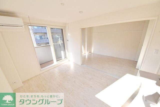 居室・リビング　広々としたリビング