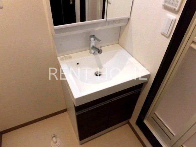 洗面設備　シャンプードレッサーの独立洗面台です。