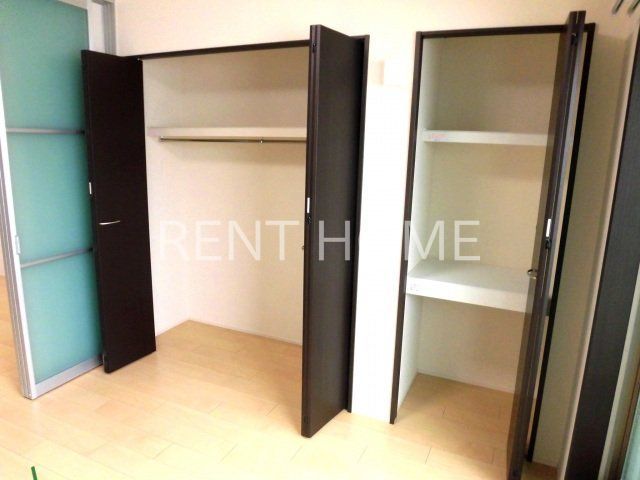 収納　洋室に大きなクローゼットが付いています。