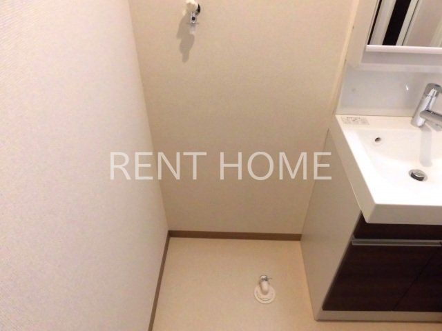 その他　脱衣場に室内洗濯機置場があります。