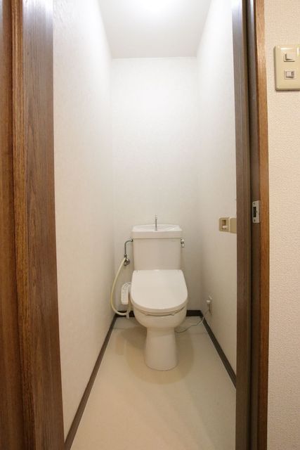 トイレ　温水洗浄便座