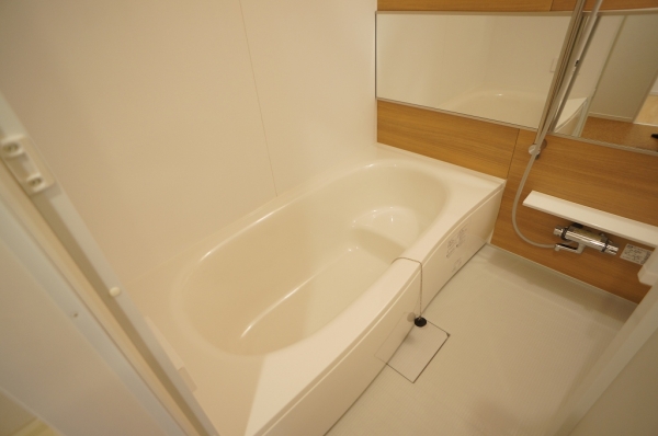 バス・シャワールーム　ゆったり一坪風呂