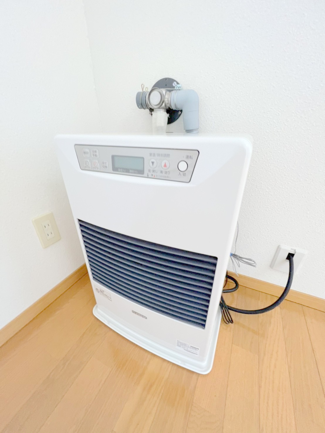 その他設備　経済的な灯油FF暖房です！