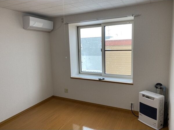 居室・リビング　明るい居間で気持ちまで明るくなりますね！