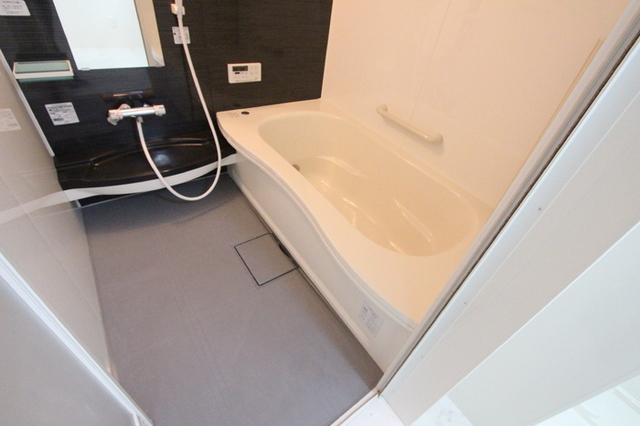 バス・シャワールーム　追い焚き機能付き浴室