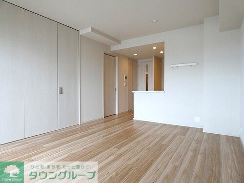 居室・リビング　バルコニー側からのリビング