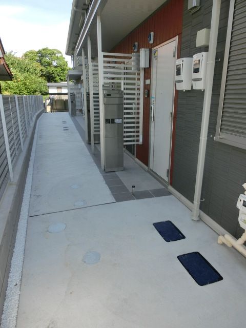 エントランス　玄関へのアプローチ