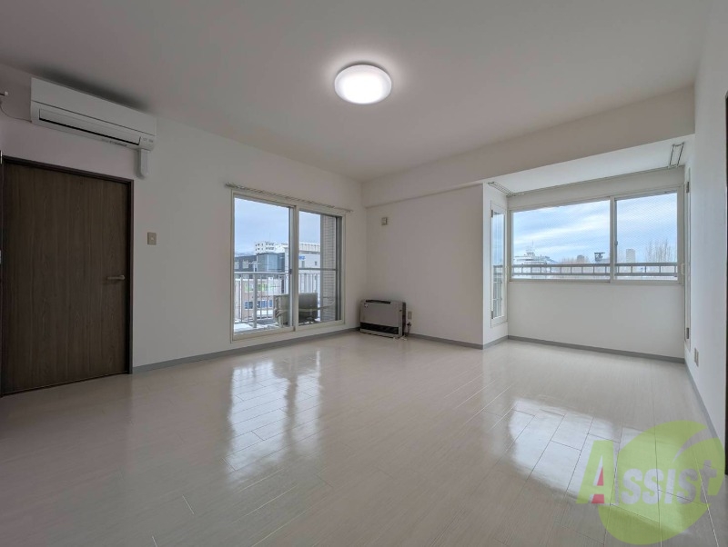 居室・リビング　広くてきれいなリビングです！快適に過ごせそうですね。