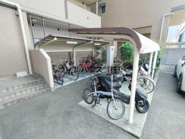 エントランス　敷地内駐車場！