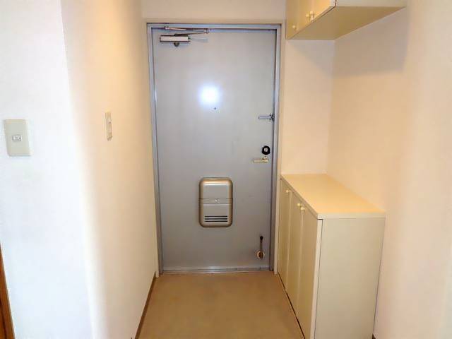 玄関　玄関　下駄箱