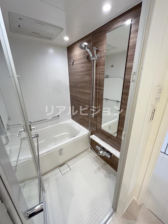 バス・シャワールーム　別号室の参考写真です