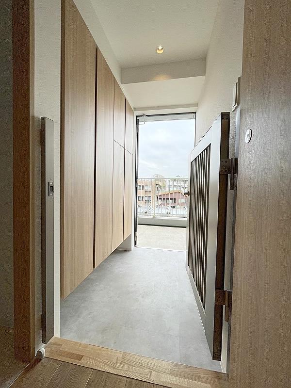 玄関　玄関内側・ダブルロック