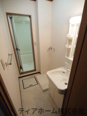 洗面設備　スペースが確保できる洗面所です