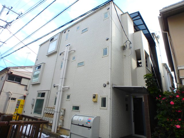 建物外観　2014年完成オートロック完備♪