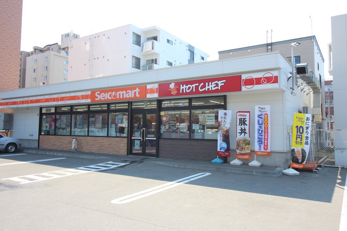 コンビニ　セイコーマート（コンビニ）まで750m