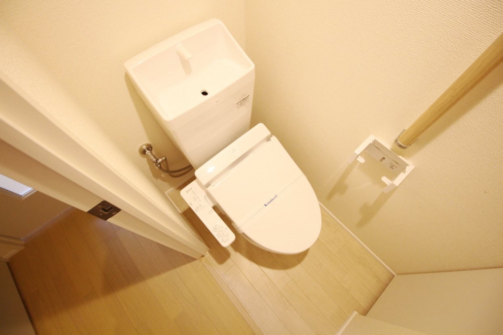 その他　温水洗浄便座付き！（※部屋により配置の反転有り）