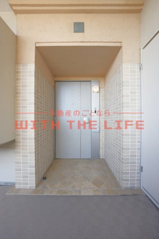 玄関　収納もある玄関です