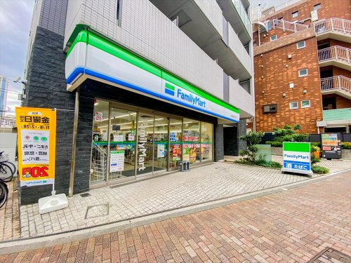 コンビニ　ファミリーマート渋谷本町四丁目店（コンビニ）まで221m