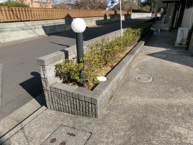 エントランス　敷地内の共有スペースです。