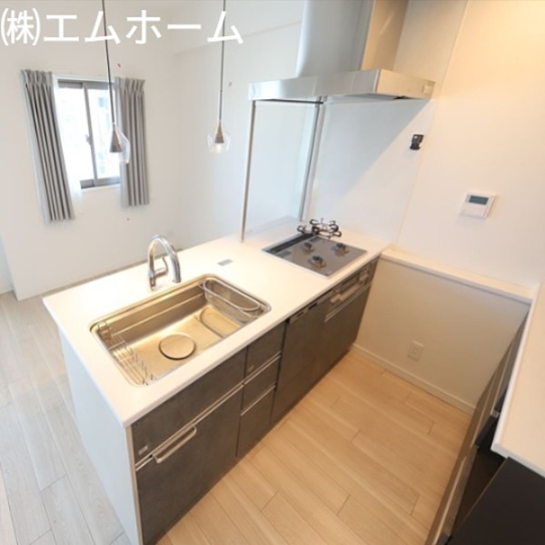 キッチン　システムキッチン（ガス3口コンログリル食洗機付）