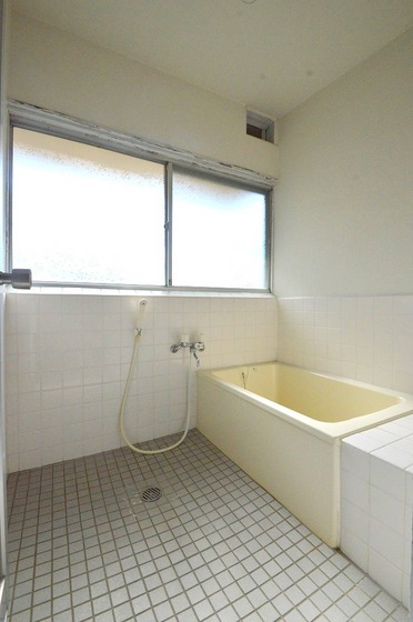 バス・シャワールーム　広めのバスルーム