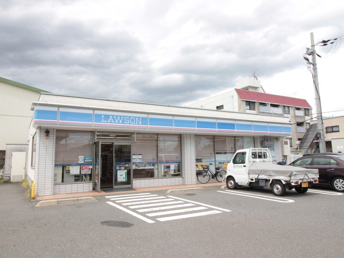 コンビニ　ローソン（コンビニ）まで156m