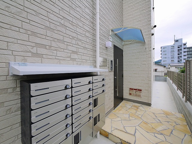 その他共有部分　オートロックとポストです