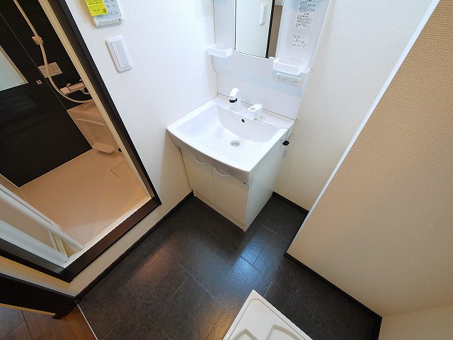 洗面設備　コンパクトで使いやすい洗面所