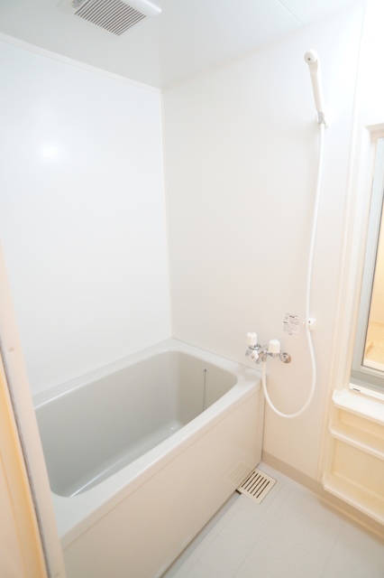 バス・シャワールーム　参考写真（同建物反転タイプ別部屋のものです）