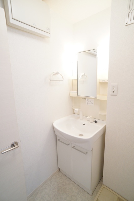洗面設備　参考写真（同建物反転タイプ別部屋のものです）