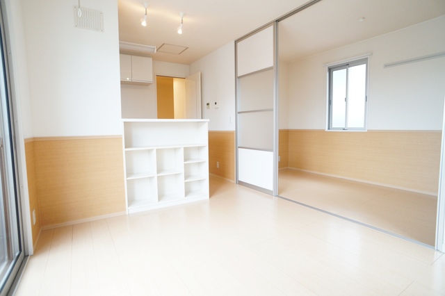 居室・リビング　参考写真（同建物反転タイプ別部屋のものです）