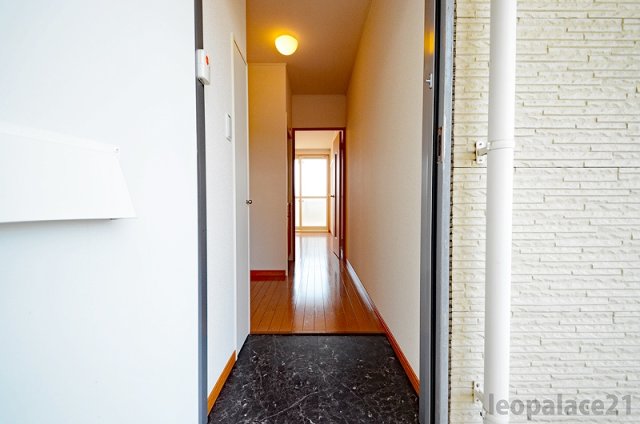 玄関　同シリーズの類似となります。現況を優先致します。