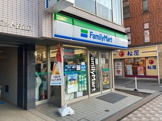 コンビニ　ファミリーマート大船仲通店（コンビニ）まで218m