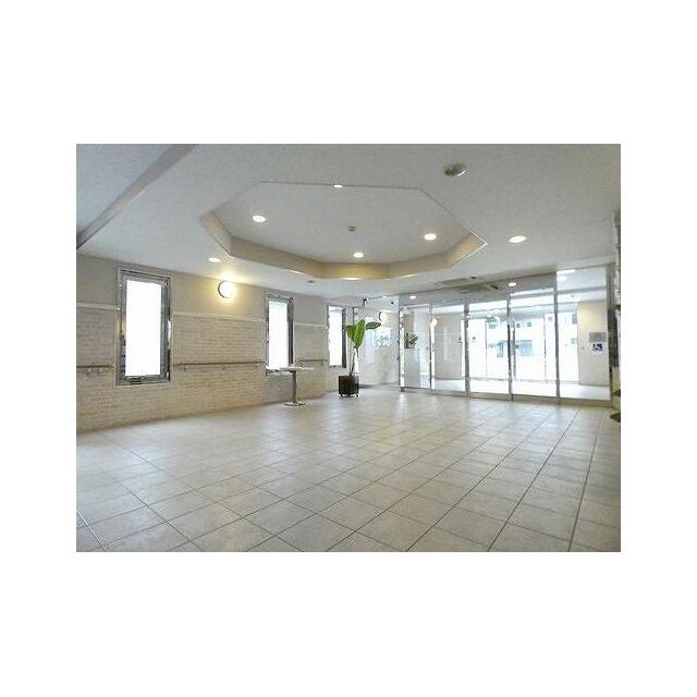 エントランス　広々としたエントランスロビー