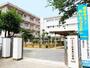 小学校　北九州市立折尾東小学校（小学校）まで872m
