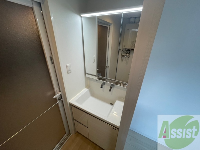 洗面設備　洗面台。身支度にはかかせないですよね～。