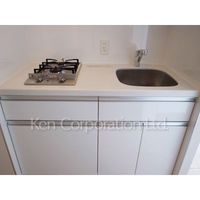 キッチン　同タイプ13階のお部屋を撮影。仕様が異なることがあります。