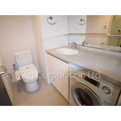 トイレ　同タイプ13階のお部屋を撮影。仕様が異なることがあります。