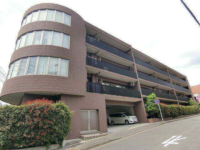 建物外観　外観タイル張りです