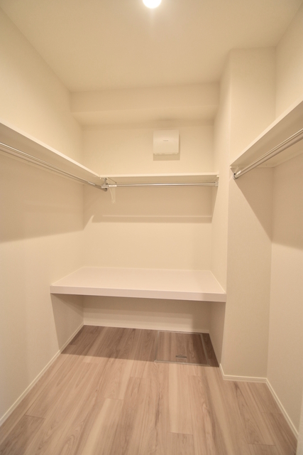 収納　奥行のあるウォークインクローゼットならお荷物多い方でも安心☆