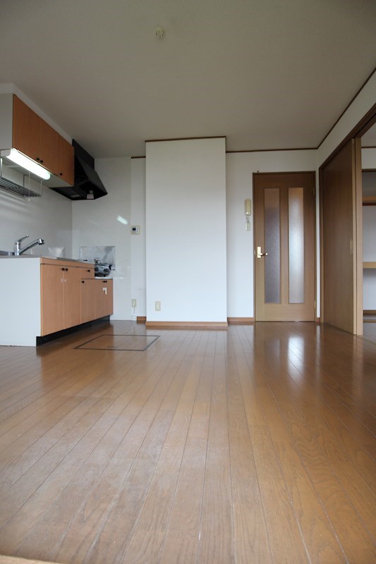 居室・リビング　※別号室の写真です。明るくゆったりとできるお部屋です。