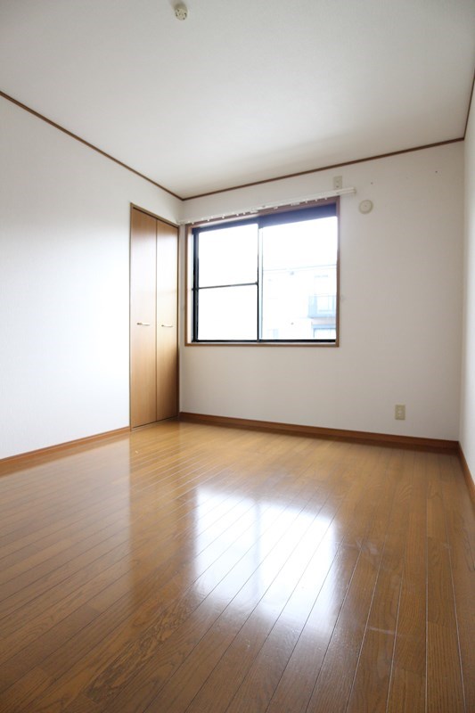 その他部屋・スペース　※別号室の写真です。収納付きの洋室です。