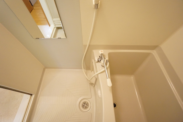 バス・シャワールーム　別部屋の写真です。