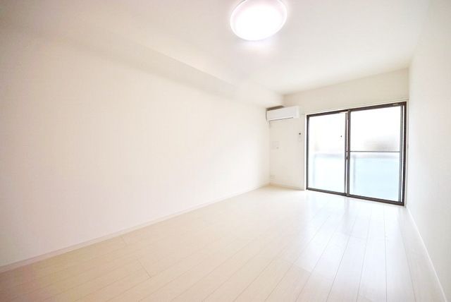 居室・リビング　★★広々とした室内★★