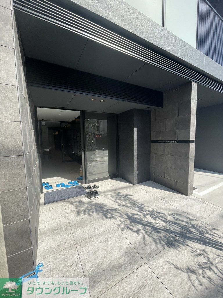 エントランス　駐車場